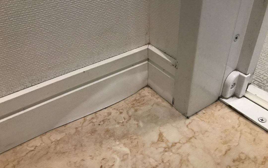 洗面所巾木ふくれ腐食　No.180913