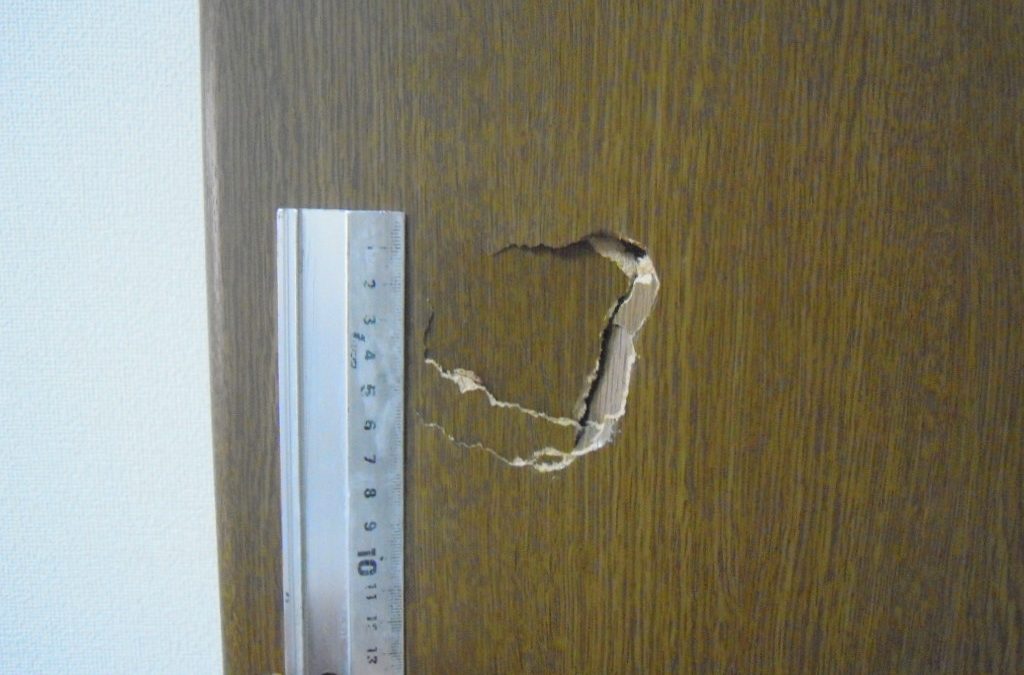 クロゼット折戸扉へこみ穴リペア補修 No.BA130316