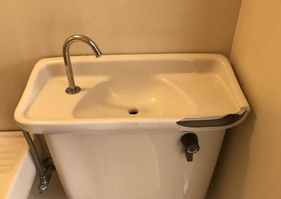 トイレタンク蓋 欠け破損部リペア再生　No.BA210220