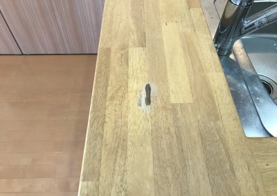 木製集成材キッチンカウンター 表面シミ・劣化リペア補修　BA220405