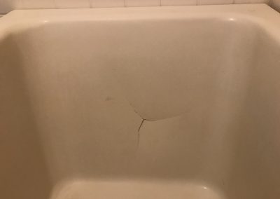 ＦＲＰ浴槽ヘコミ・ヒビ割れ ポイント補強リペア補修　No.BA200406　