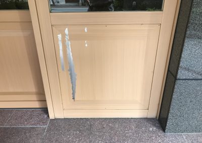 マンション玄関エントランス扉 表面剥がれリペア塗装再生　No.BA200924