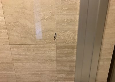 マンションエントランスホール 大理石壁割れ破損部リペア再生　No.BA200925　