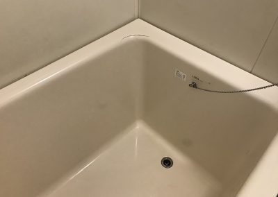 FRP浴槽ひび割れ・キズ 部分リペア補修　No.BA201011