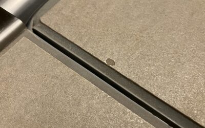 システムバス　洗い場タイル床　欠け破損部　リペア補修・再生　BA240820