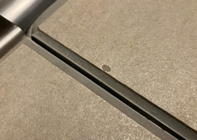 システムバス　洗い場タイル床　欠け破損部　リペア補修・再生　BA240820