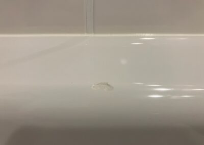 FRP浴槽　天縁フランジ部　欠け破損　FRP樹脂加工・部分再生・リペア補修　BA241029