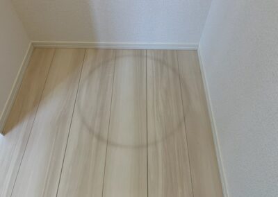 フローリング　収納内シミ　リペア補修・着色塗装再生　BA241213