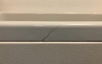 FRP浴槽　フランジひび割れ破損部　FRP樹脂加工・部分再生・リペア補修　BA241216