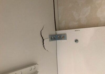 洗面台収納キャビネット　組立時の破損　リペア補修　BA230301