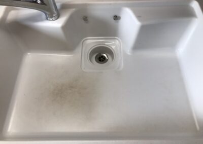 キッチン人工大理石シンク　生活キズ・シミ汚れ沈着　研磨ポリッシング再生　BA230308