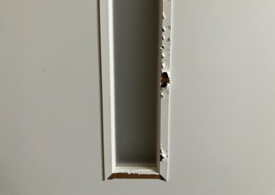 建具・木製ドア　扉表面　ペットかじり跡/キズ欠損/破損部　樹脂加工・部分再生・リペア補修　BA251128