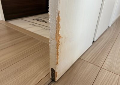 建具・木製ドア　ペットのかじり跡/キズ欠損/破損部　樹脂加工・部分再生・リペア補修　BA251010