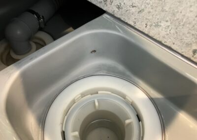 浴室洗い場排水部　欠け破損部　FRP樹脂加工・部分再生・リペア補修　BA250305