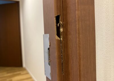 建具・木製ドア　木枠材　欠け/キズ/穴破損部　樹脂加工・部分再生・リペア補修　BA250628