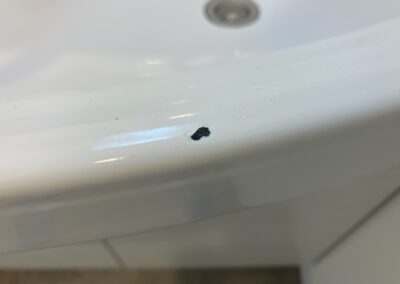 洗面台　ホーロー製ボウル　欠け破損部　セラミック樹脂加工・部分再生・リペア補修　BA250722