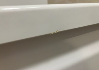 FRP浴槽　天縁フランジ部　キズ剥がれ破損　FRP樹脂加工・部分再生・リペア補修　BA250726