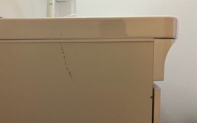 洗面台 サイドパネル 引きキズ 樹脂パテ充填加工・再生塗装・リペア補修 BA250822