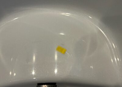 人工大理石製浴槽　底面部　キズ・欠け破損　樹脂加工・部分再生・リペア補修　BA260108