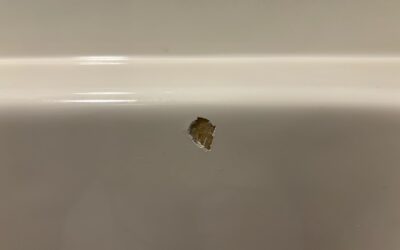 【宿泊施設・管理会社様へ】交換・全面塗装不要!佐賀市のホテル浴槽キズを部分再生!最短修理でコスト削減リペア BA260401