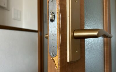 福岡市東区|交換不要!賃貸マンションのリビングドア木口剥がれを部分再生リペアでキレイに復元! BA260427